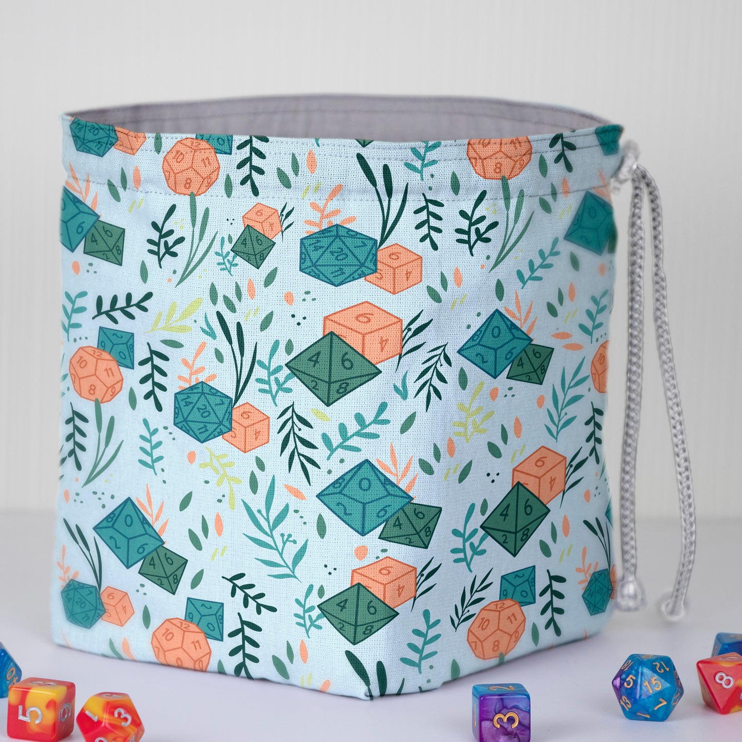 d20 dice bag with pockets upright square bottom design
