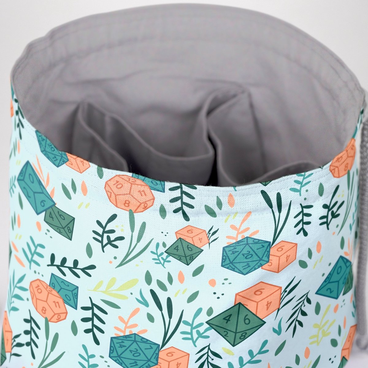 D20 dice bag with pockets for D&D - Game Fancy